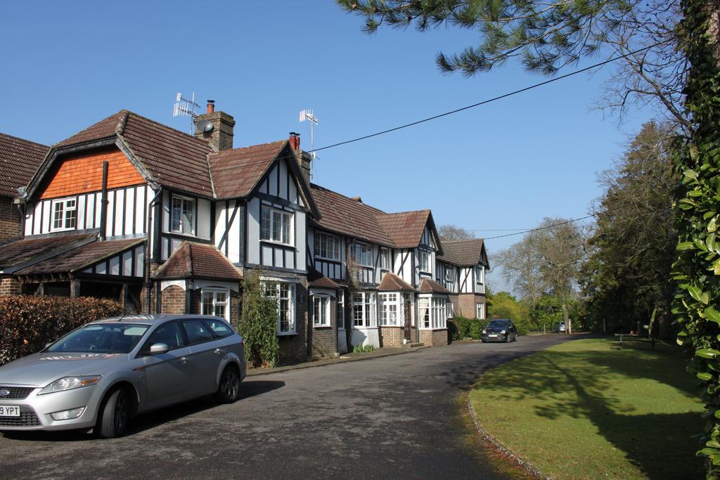 The Manor House Crawley (West Sussex) Exterior foto