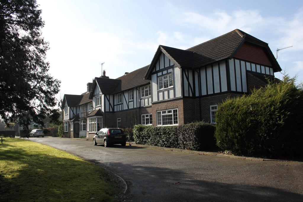 The Manor House Crawley (West Sussex) Exterior foto